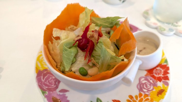 ランチサラダ。