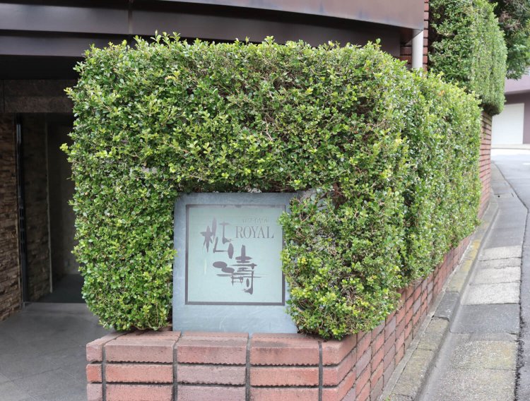 見事に揃ったおかっぱ髪スタイル。