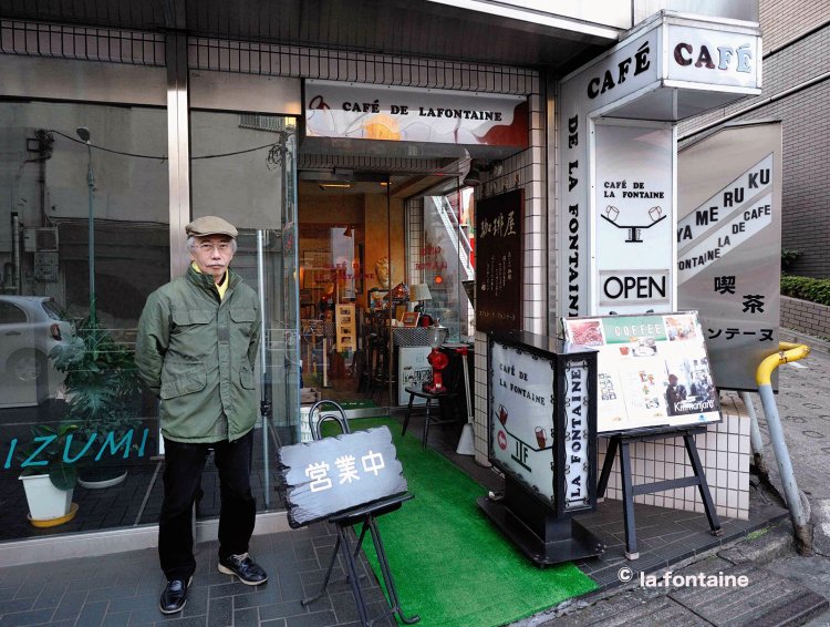 渋谷の街の変遷を辿った写真集も発行する写真家であり、店主の佐藤豊さん。
