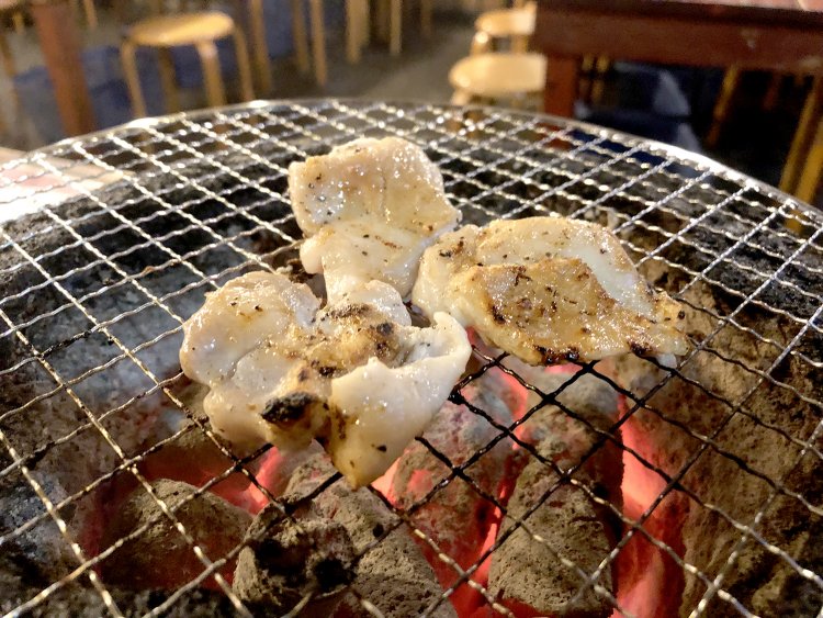 炭火効果で、外カリ＆中ジューシー。