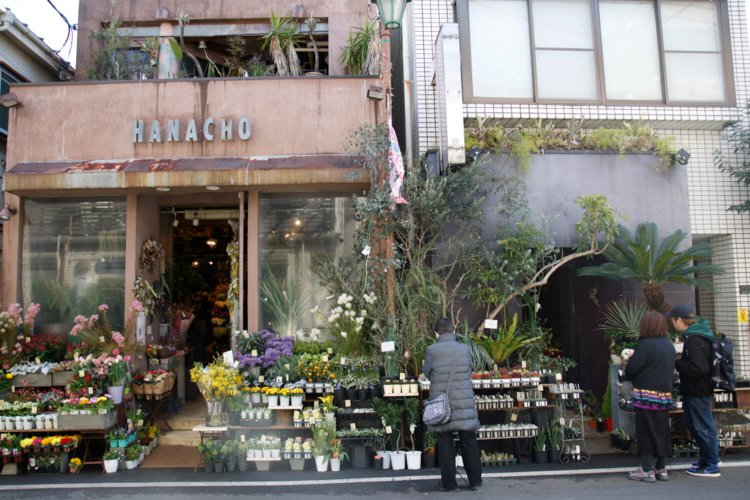 右の入り口から進むと……。