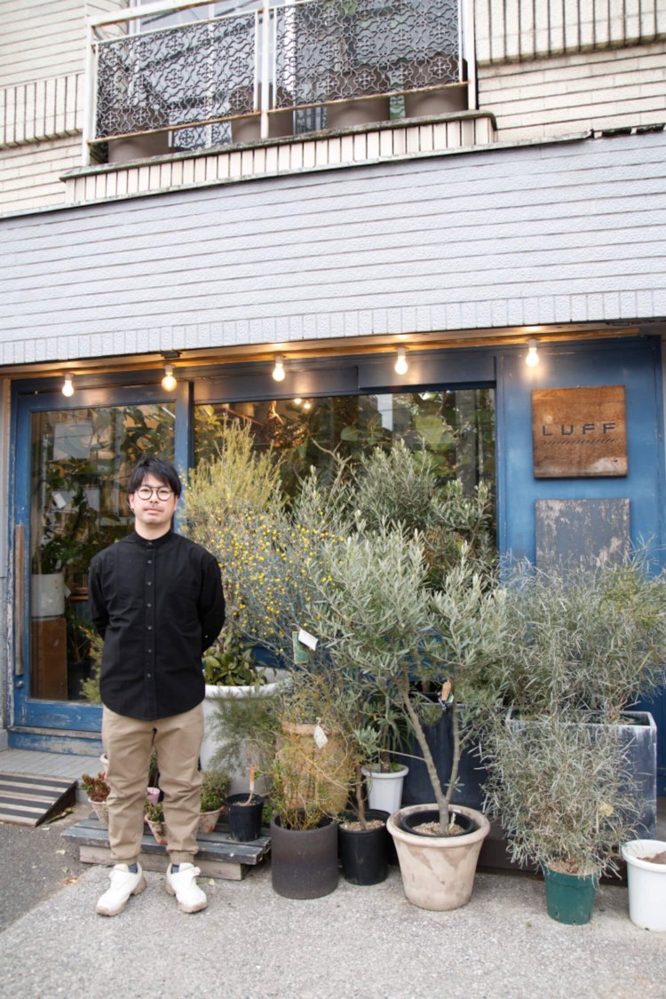 店主の上村さん「ブログに植物ネタ書いてます！」。
