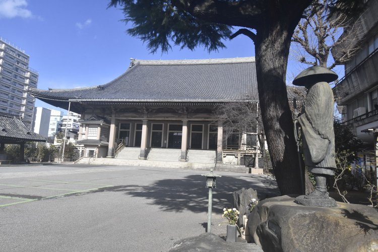 広大な敷地を誇る西浅草の東本願寺。