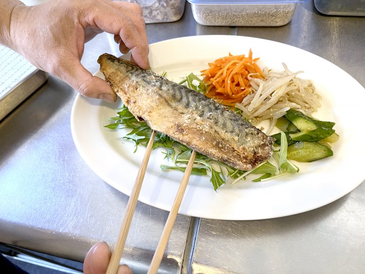 おかずはワンプレートに彩りよく盛り付けられ、完成だ。