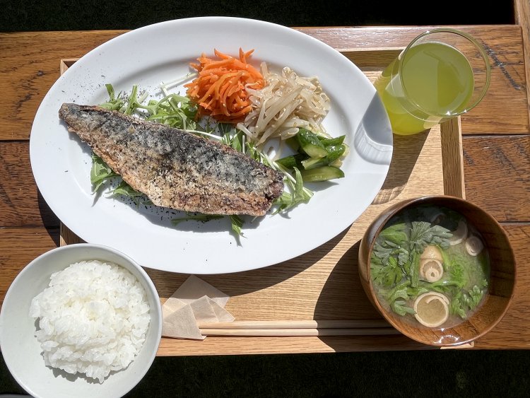 プラス200円でお茶がつけられる。冷たいのでも温かいのでも可。