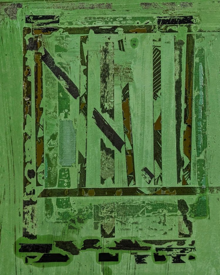 絵画的なポスター跡。