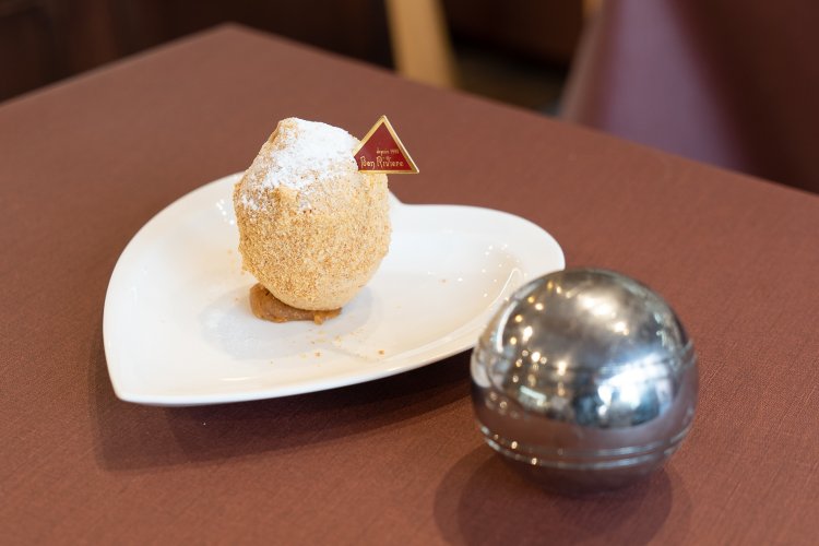 オリジナルのメレンゲ菓子、ペタンクは650円。ペタンクとは、鉄製のボールを使うゲームで、吉川さんもフランス人の友人と休日に楽しむ。