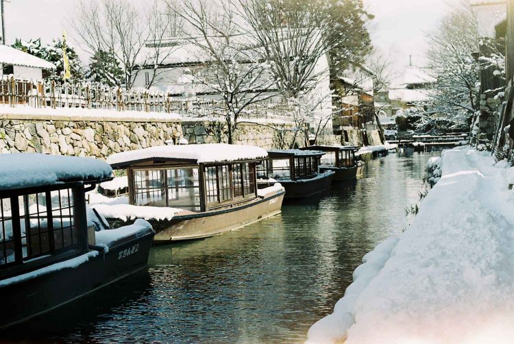 【カメラガールズ】フィルムを感光させて、ノスタルジックな雰囲気に