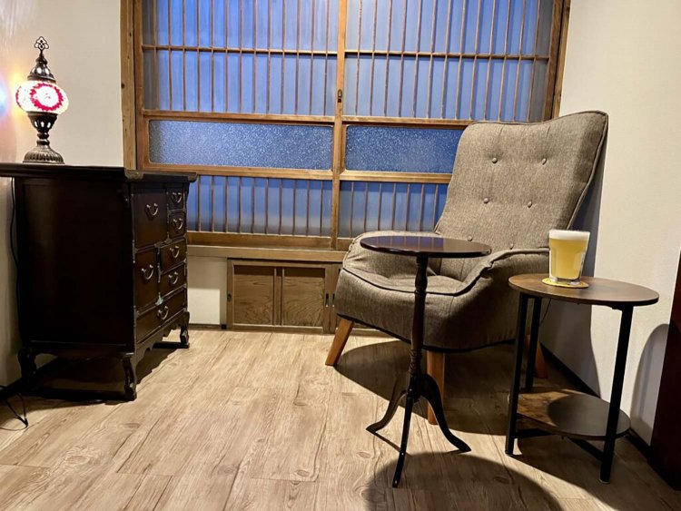 女一人しっぽりとちょい飲みできるスペース！ 読書しながら飲むのもいいですね