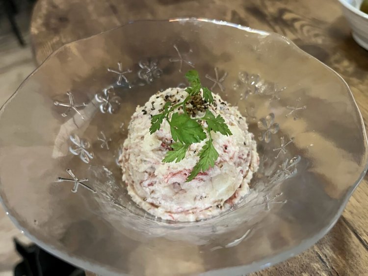 コンビーフのポテトサラダ。塩味がたまらない。