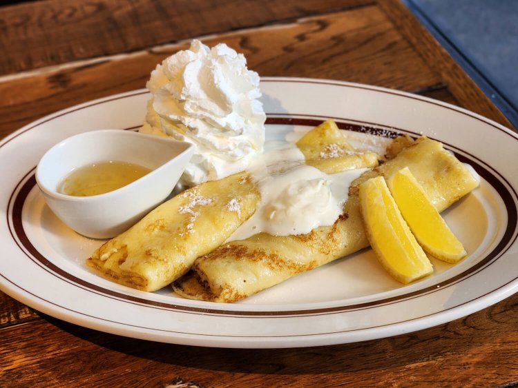 クレープ レモン、サワークリーム 1408円。