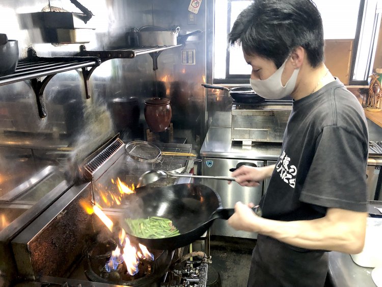 絶妙の火加減がとろとろの食感を生み出す。