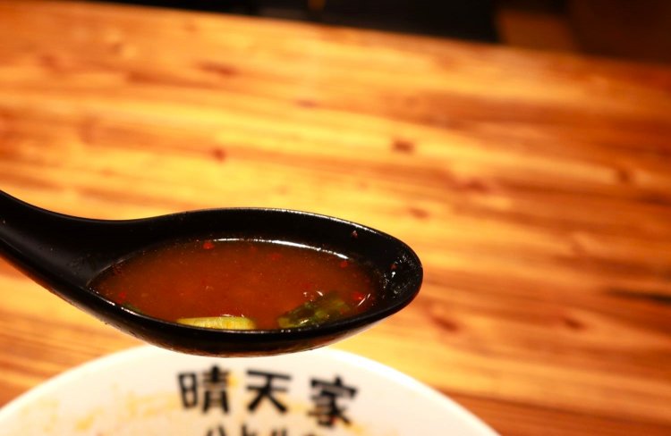 一口食べて思わず出た言葉は「おいしい」ではなく、「うまっ」だった。