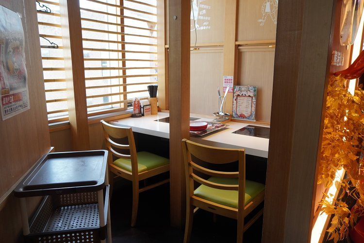 1人用のカウンター席。