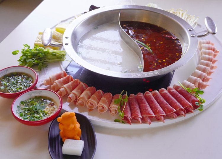 写真は1人前の分量。もちろん食材は随時追加OK。