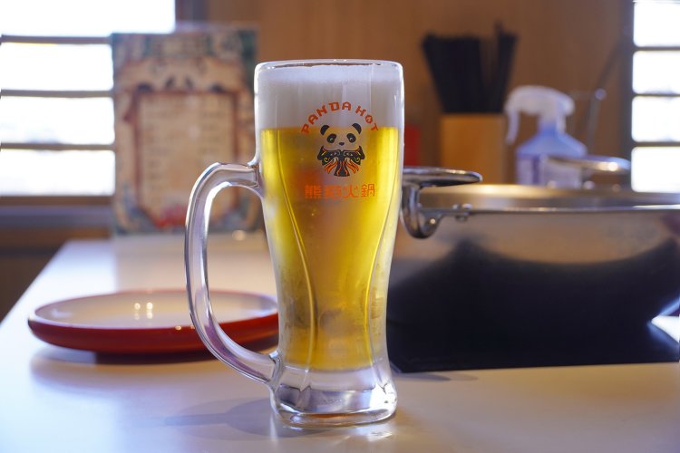 ビール638円。中国の酒としては白酒やマオタイ酒なども用意されている。