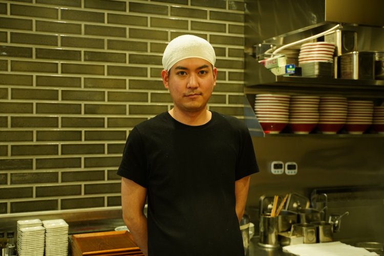 店主の小澤拓也さん。