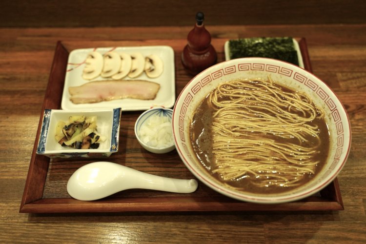 鯖ラーメン定食1100円。