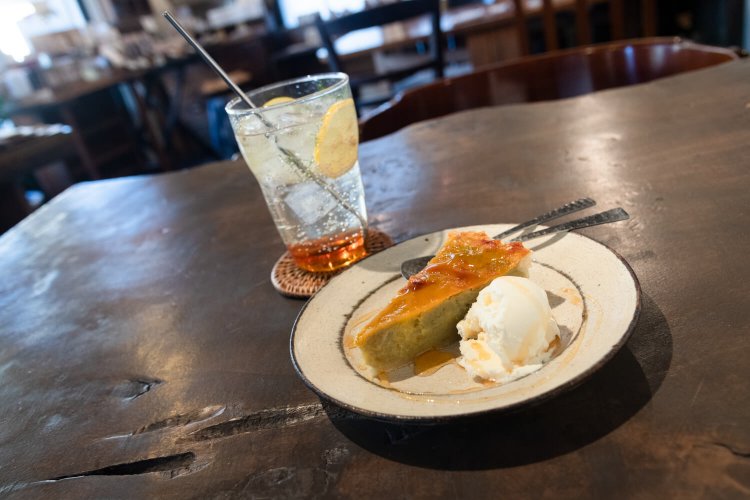 ほっこり♥みりんdeスィートポテト770円と自家製みりんレモネードのソーダ割715円。セットは1210円。