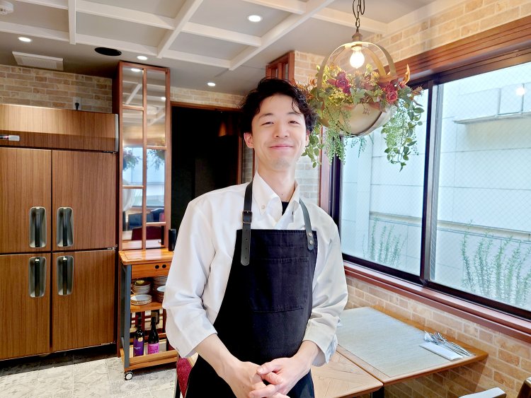 笑顔が素敵なシェフの久野さん。エッグベネディクトのレシピ担当。