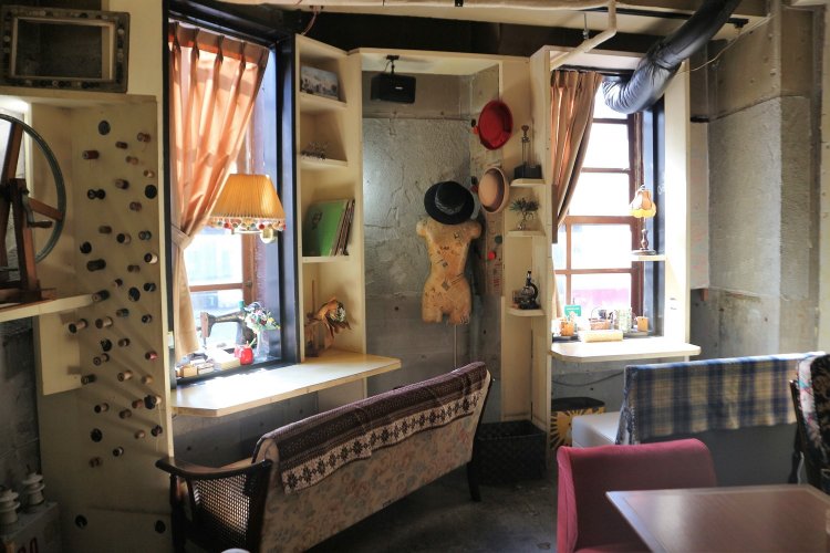 ブリキボタン CAFE ＆ DINING