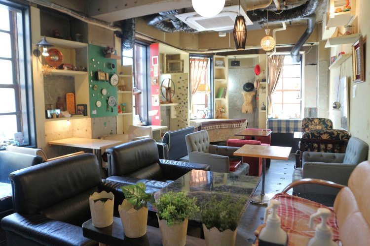 全席ソファシートなのでゆっくりとくつろげる。