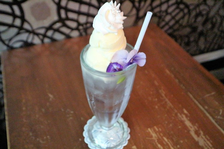 アルコール入りクリームソーダは残念ながら未成年は味わえない。大人だけが楽しめる至福の一杯だ。