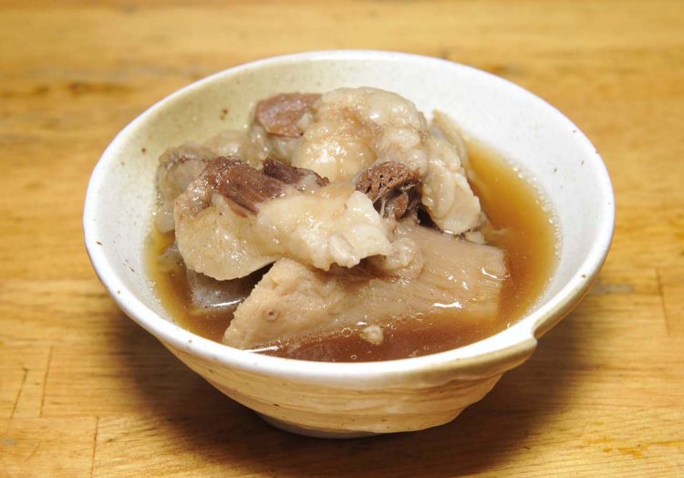 少し甘さを感じるが、さっぱりとした味の牛すじ煮込み。