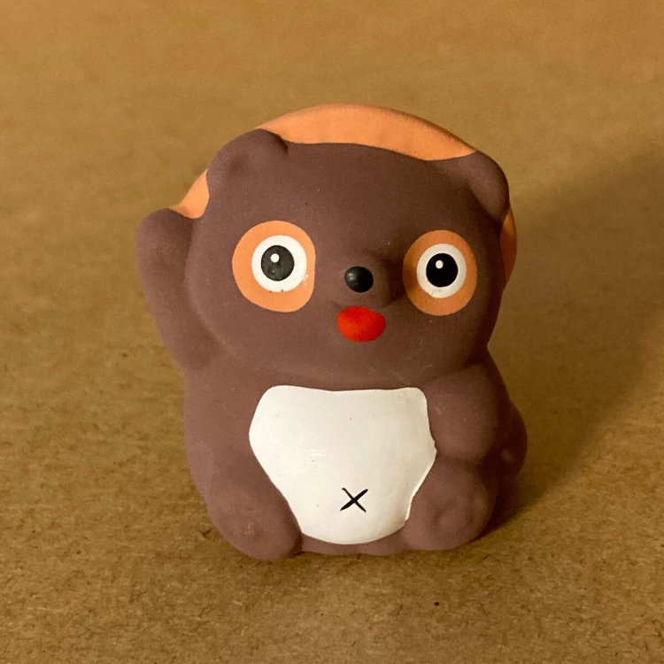 茂林寺参道の土産物店のタヌキ。全国のタヌキ名所にもあるのだろうか。