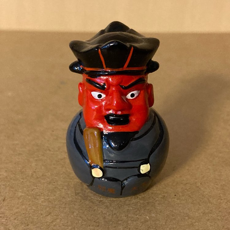 以前友人のお土産にしたが、今度は自分が欲しくなってしまい、善光寺に行くという職場の方に頼んで入手してもらった閻魔様。