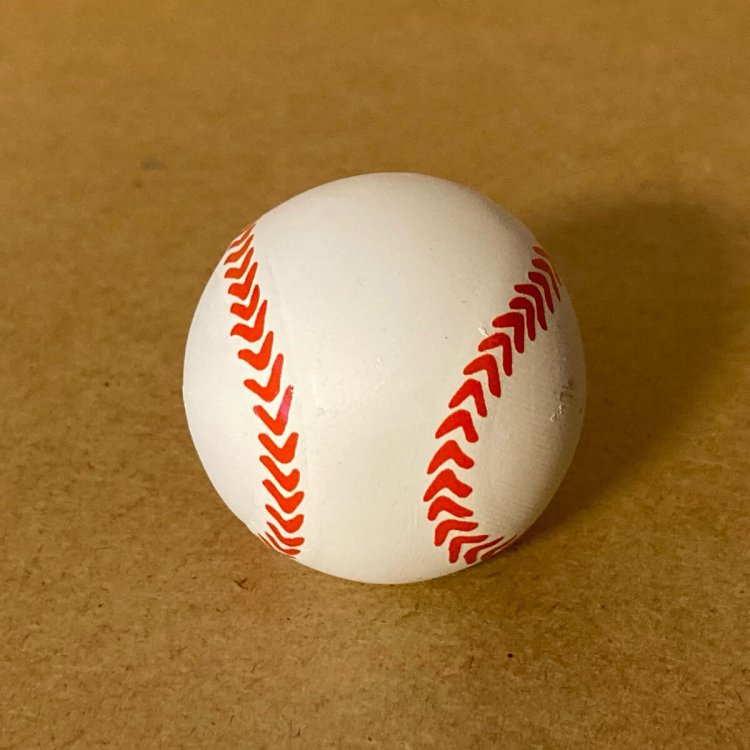 おみくじの他にも、バット型やグローブ型のお守りなどが頒布されていた。