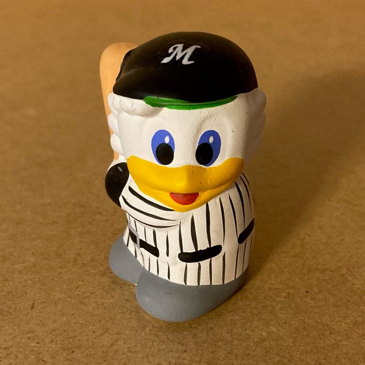 球場でおみくじが売られているのが意外だったが、かわいい。