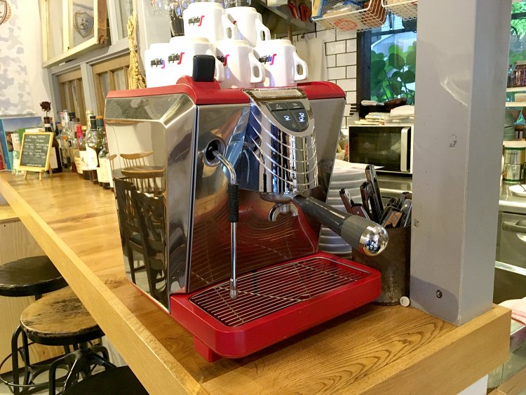 バリスタの資格を持つ進野さんの大切な相棒であるイタリア製のエスプレッソマシン。