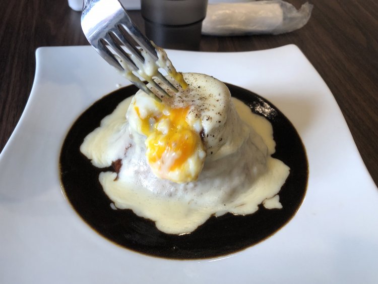 温泉卵割の儀式。