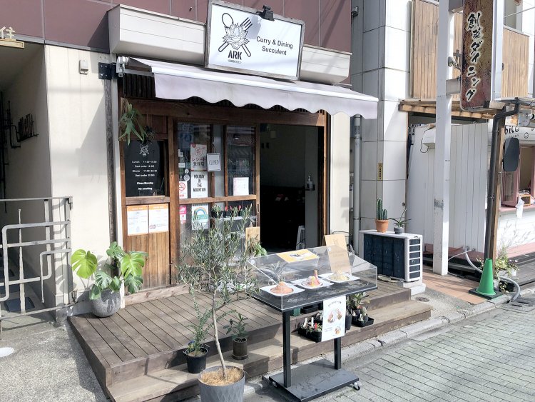 一瞬、何屋さんかわからないかわいい店頭。