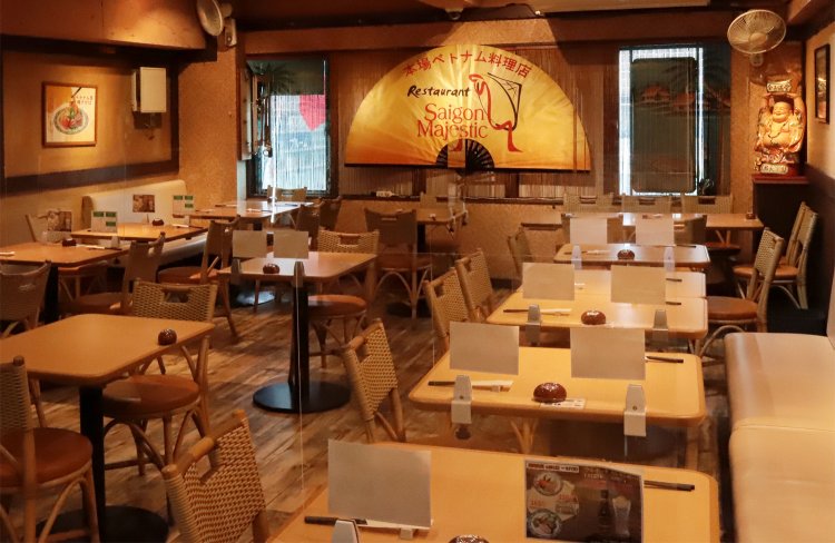 店内は広々としている。