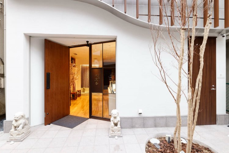 2022年12月に改装し、1階には香港デザートのブティックが併設された。