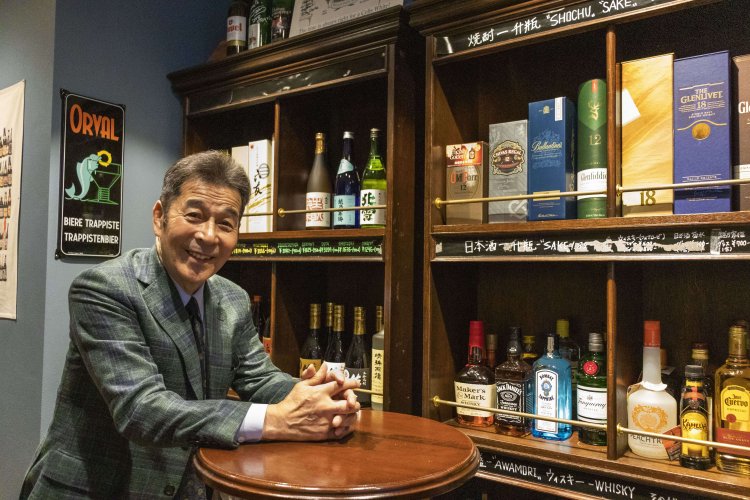 店内には日本酒やウイスキーも揃う。