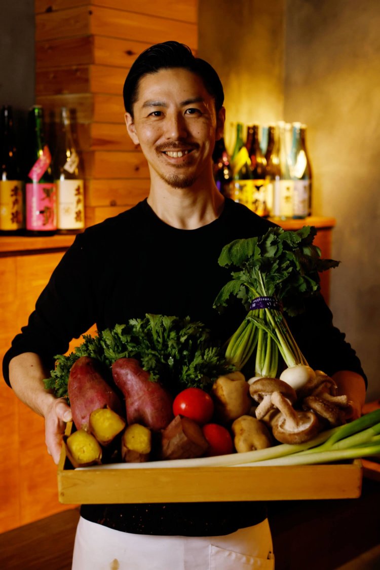 店主の町田さん。「肴は流山の農家さんの新鮮野菜がメインです」。