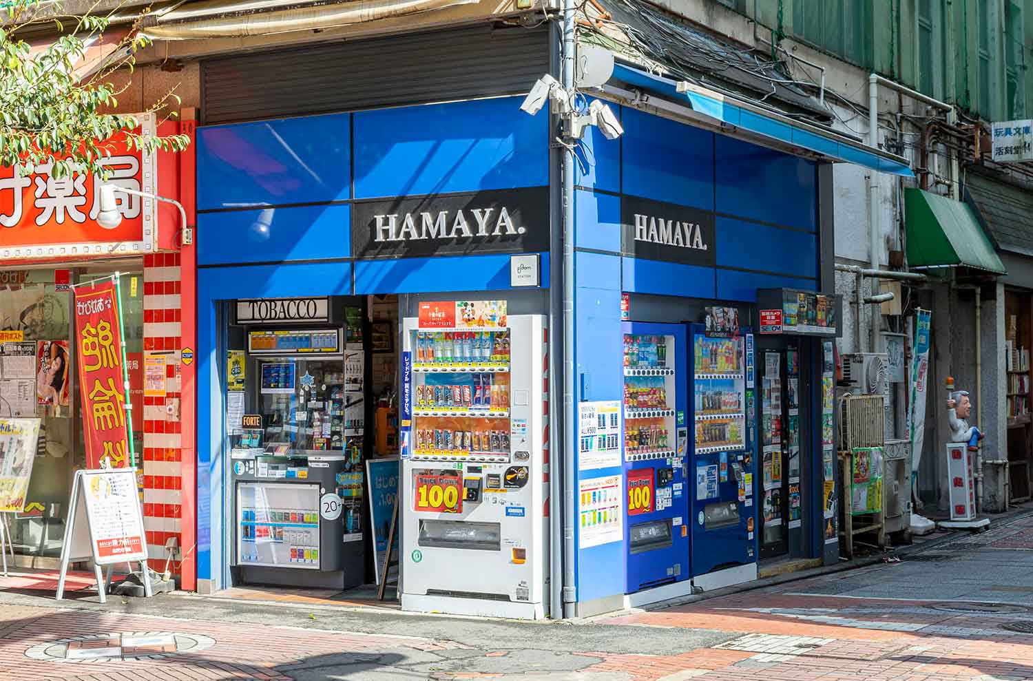 伊勢佐木モールのタバコ店『HAMAYA』の店主と試合前にベイスターズ話をひとしきり。