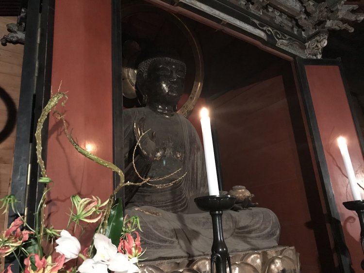 東京都国分寺市「国分寺」の薬師如来像。