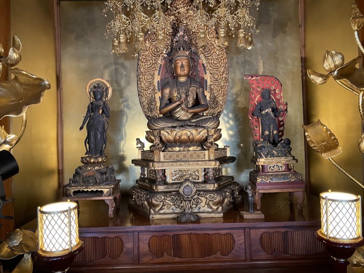 長野県「平福寺」の大日如来像。