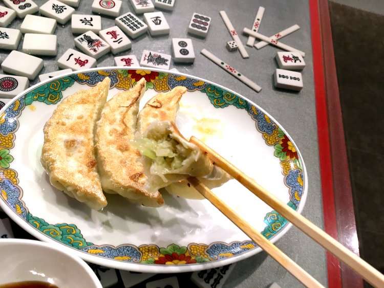 餃子はお通しで出すほどの自信作。