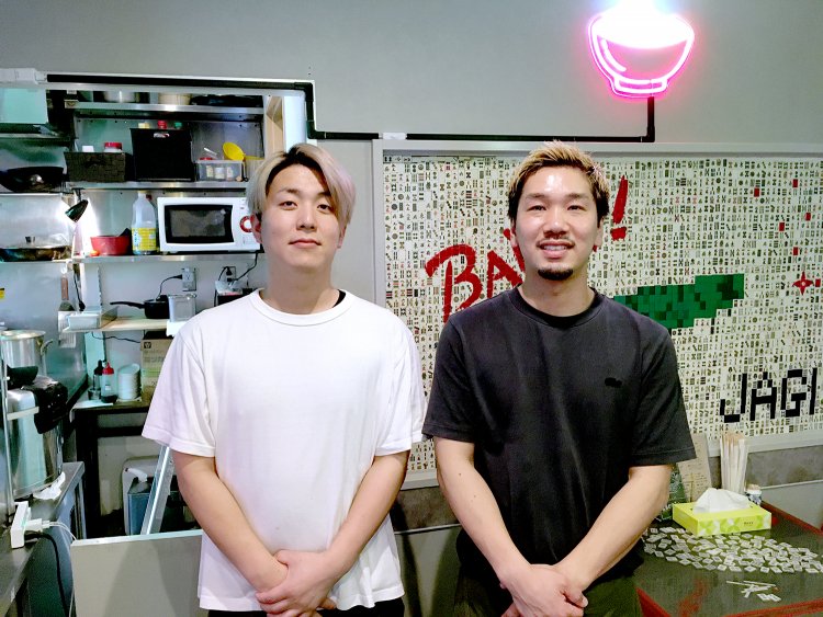 右が店主の元木健太さん。左は腕利き料理長の早瀬大樹さん。メニューは2人で相談して決めるそう。