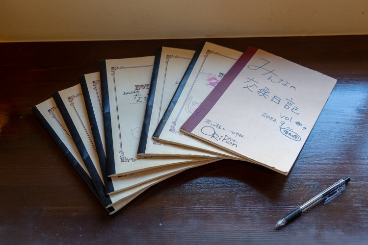 みんなの交換日記。訪れた人たちの気持ちが交差する。