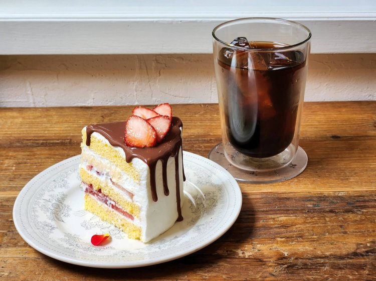 チョコがけショートケーキ 770円、アイスコーヒー 600円。