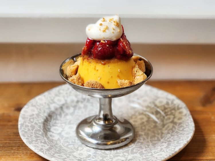 季節限定 いちごタルトプリン 720円。