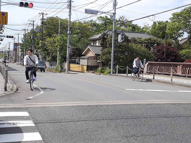 境川に架かる新橋(宮前通り)。橋のたもとには、浦安村時代の明治28年（1895）から現在の市役所庁舎かできる昭和49年（1974）まで役場庁舎があった。