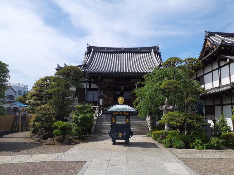 堀江フラワー通りにある説江山 正福寺。文禄2年（1593）開山の日蓮宗の寺で、中山の法華経寺の末寺というから柴又帝釈天題経寺と同系列か。源公がここで商売をしていたのもその縁？