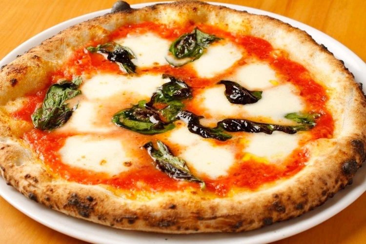 耳までおいしく食べられるマルゲリータ。